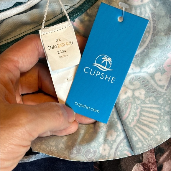 NWT Cupshe Colorful Paisley Halter ruffle Bikini Top adjustable straps Top only - Picture 6 of 7